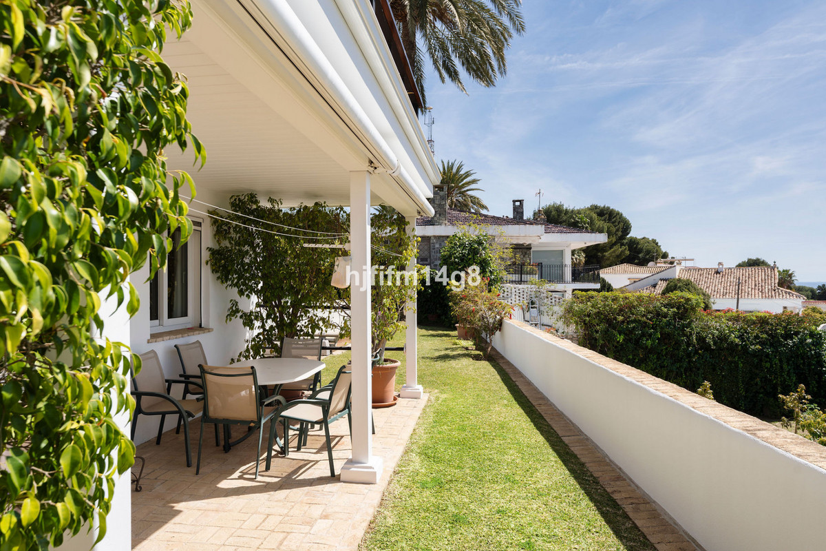 Se vende Villa - Chalet de 4 dormitorios en Costa Del Sol, Málaga, España