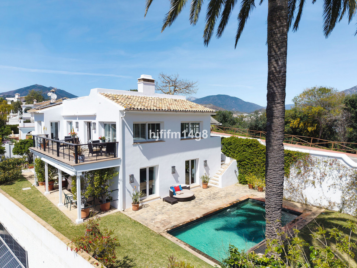 Se vende Villa - Chalet de 4 dormitorios en Costa Del Sol, Málaga, España
