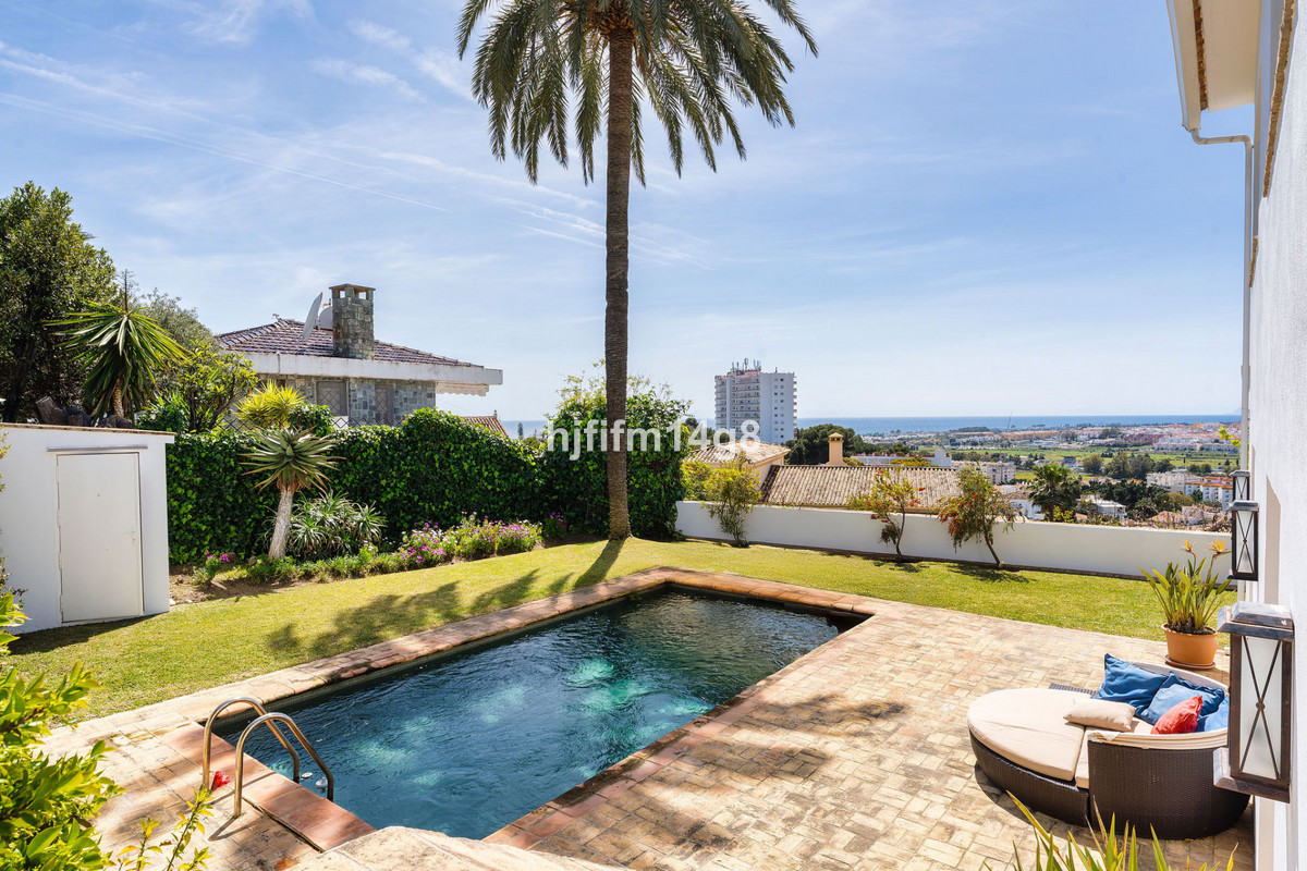 Se vende Villa - Chalet de 4 dormitorios en Costa Del Sol, Málaga, España