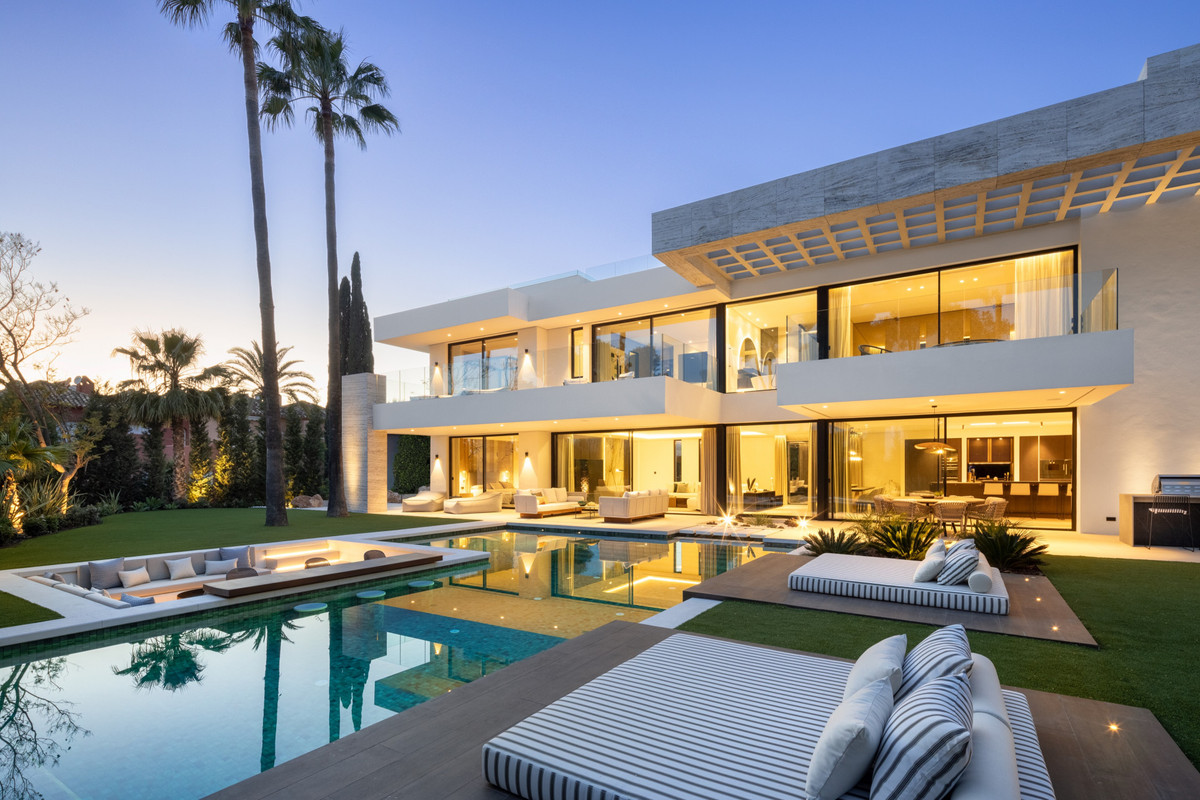 Se vende Villa - Chalet de 6 dormitorios en Costa Del Sol, Málaga, España