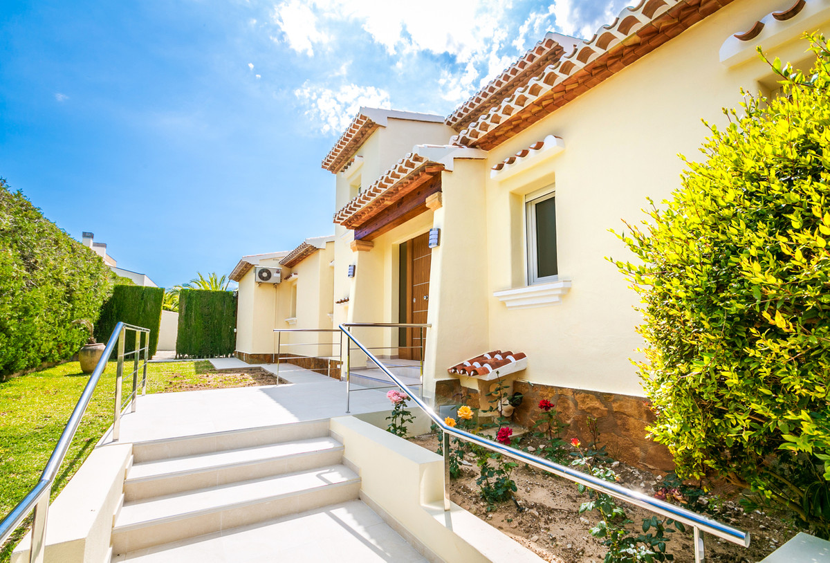 6 Bed Townhouse for sale in Javea Costa Blanca, Alicante, Spain