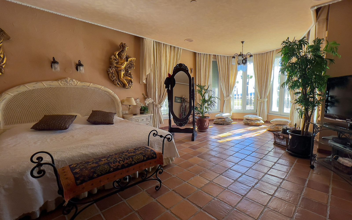 Se vende Villa - Chalet de 6 dormitorios en Costa Del Sol, Málaga, España