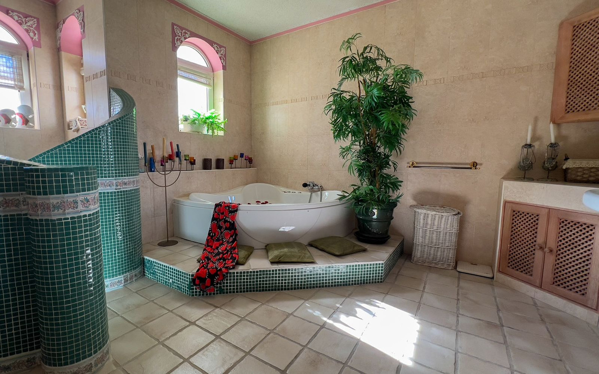 Se vende Villa - Chalet de 6 dormitorios en Costa Del Sol, Málaga, España