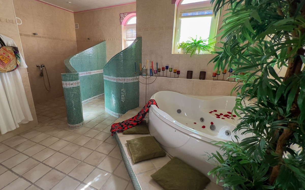Se vende Villa - Chalet de 6 dormitorios en Costa Del Sol, Málaga, España