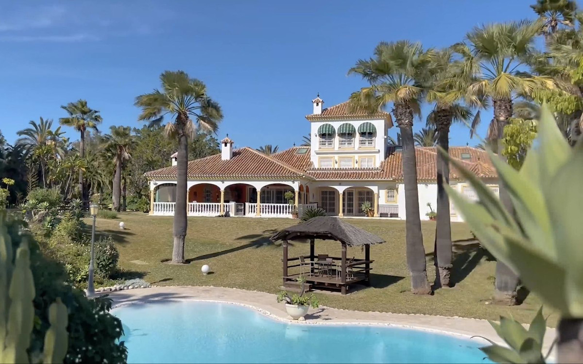 Se vende Villa - Chalet de 6 dormitorios en Costa Del Sol, Málaga, España