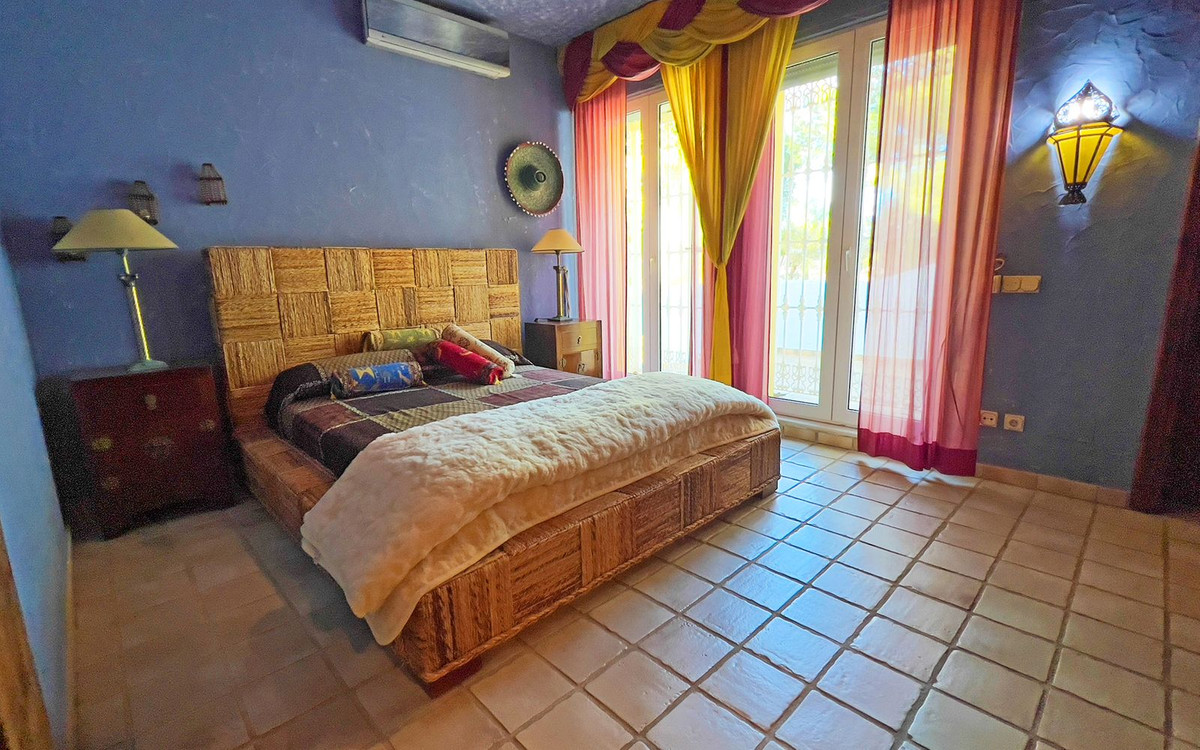 Se vende Villa - Chalet de 6 dormitorios en Costa Del Sol, Málaga, España