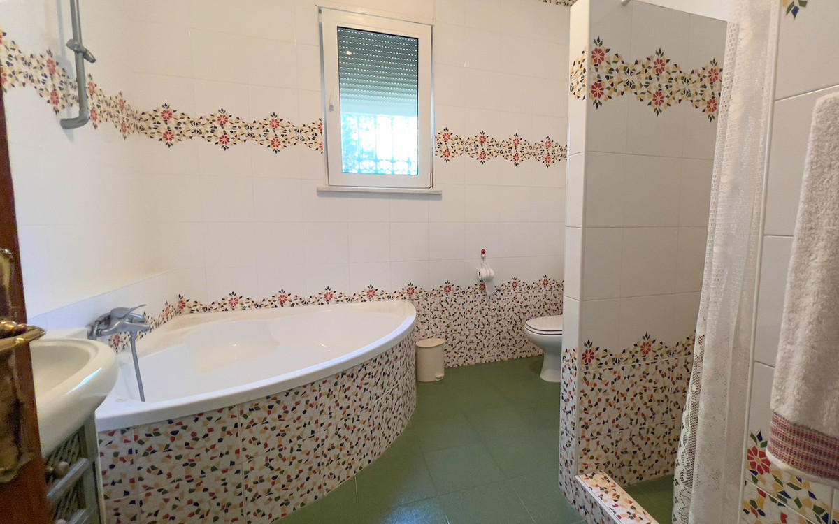 Se vende Villa - Chalet de 6 dormitorios en Costa Del Sol, Málaga, España