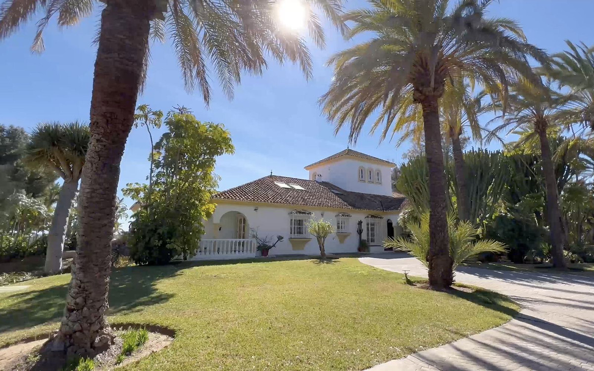 Se vende Villa - Chalet de 6 dormitorios en Costa Del Sol, Málaga, España
