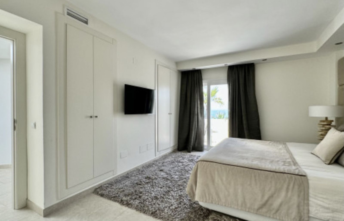3 Bed Apartment for sale in Estepona Costa Del Sol, Málaga, Spain