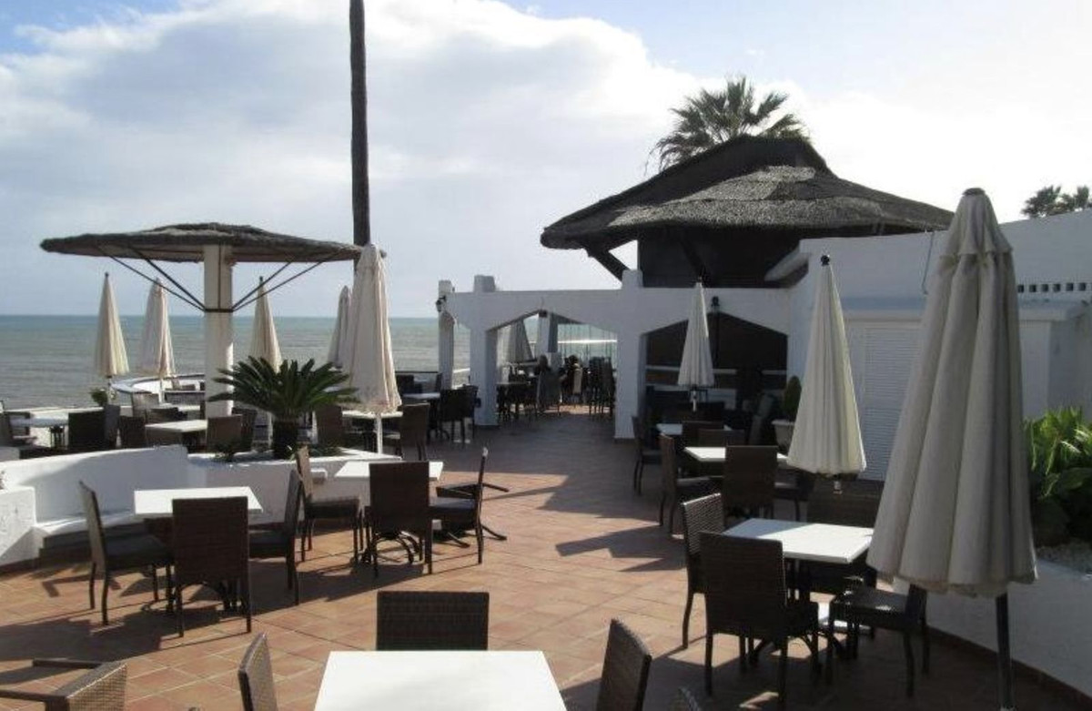3 Bed Apartment for sale in Estepona Costa Del Sol, Málaga, Spain