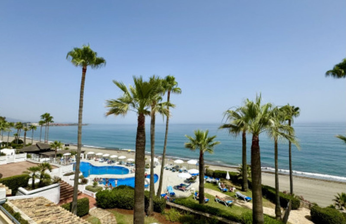3 Bed Apartment for sale in Estepona Costa Del Sol, Málaga, Spain