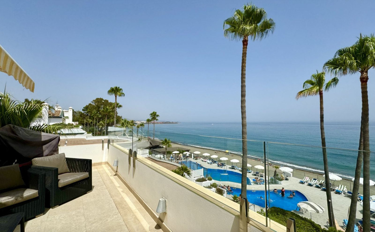 3 Bed Apartment for sale in Estepona Costa Del Sol, Málaga, Spain
