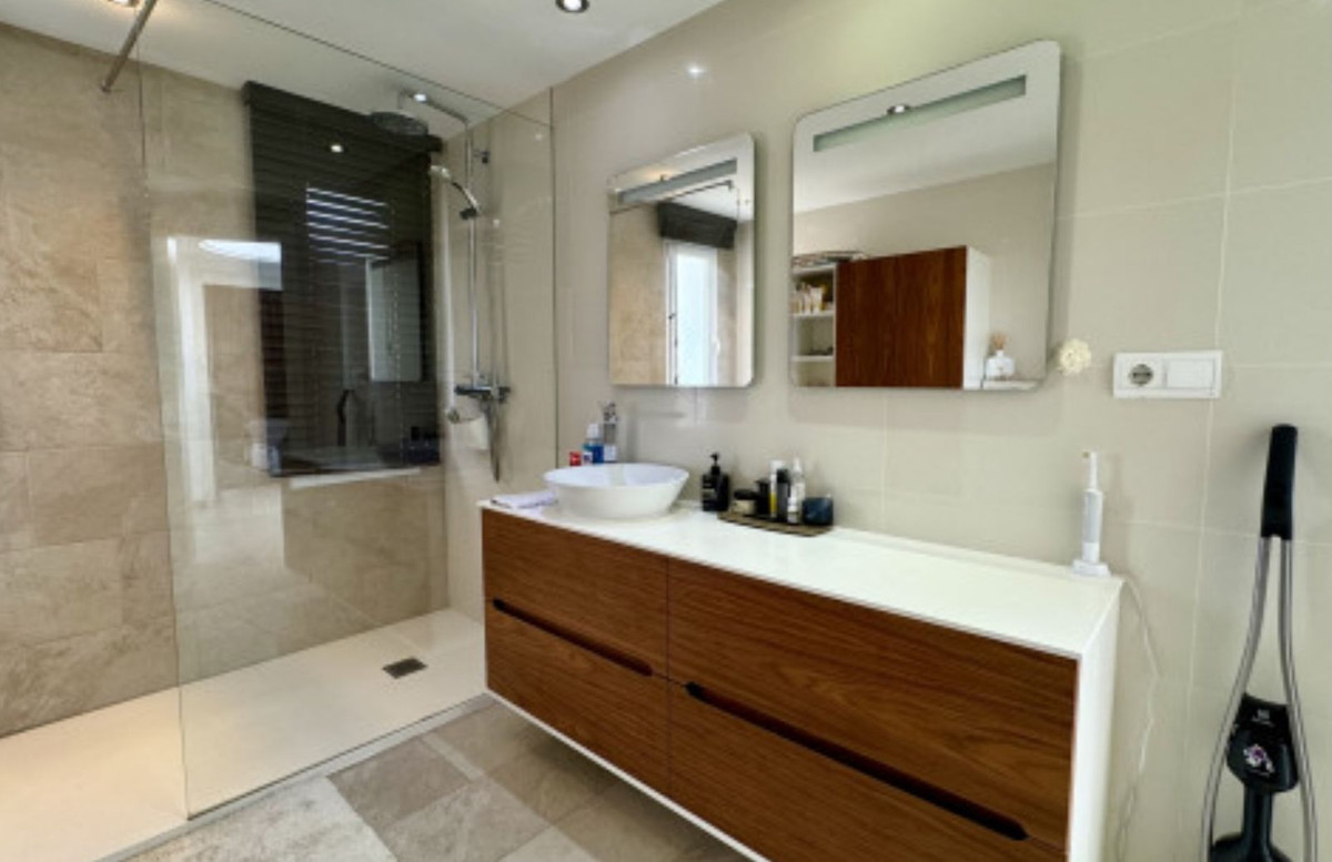 3 Bed Apartment for sale in Estepona Costa Del Sol, Málaga, Spain