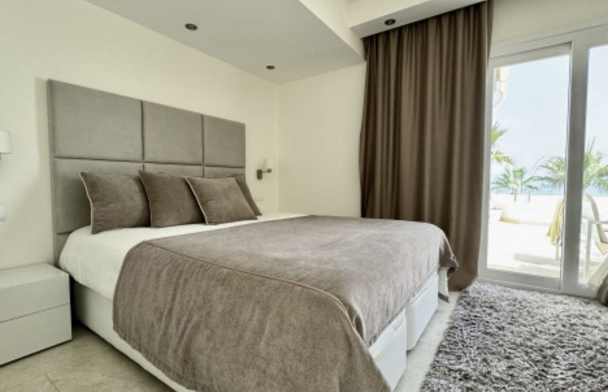 3 Bed Apartment for sale in Estepona Costa Del Sol, Málaga, Spain