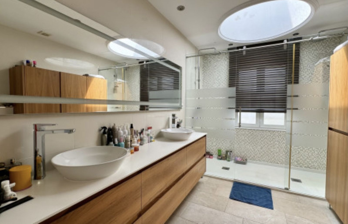 3 Bed Apartment for sale in Estepona Costa Del Sol, Málaga, Spain
