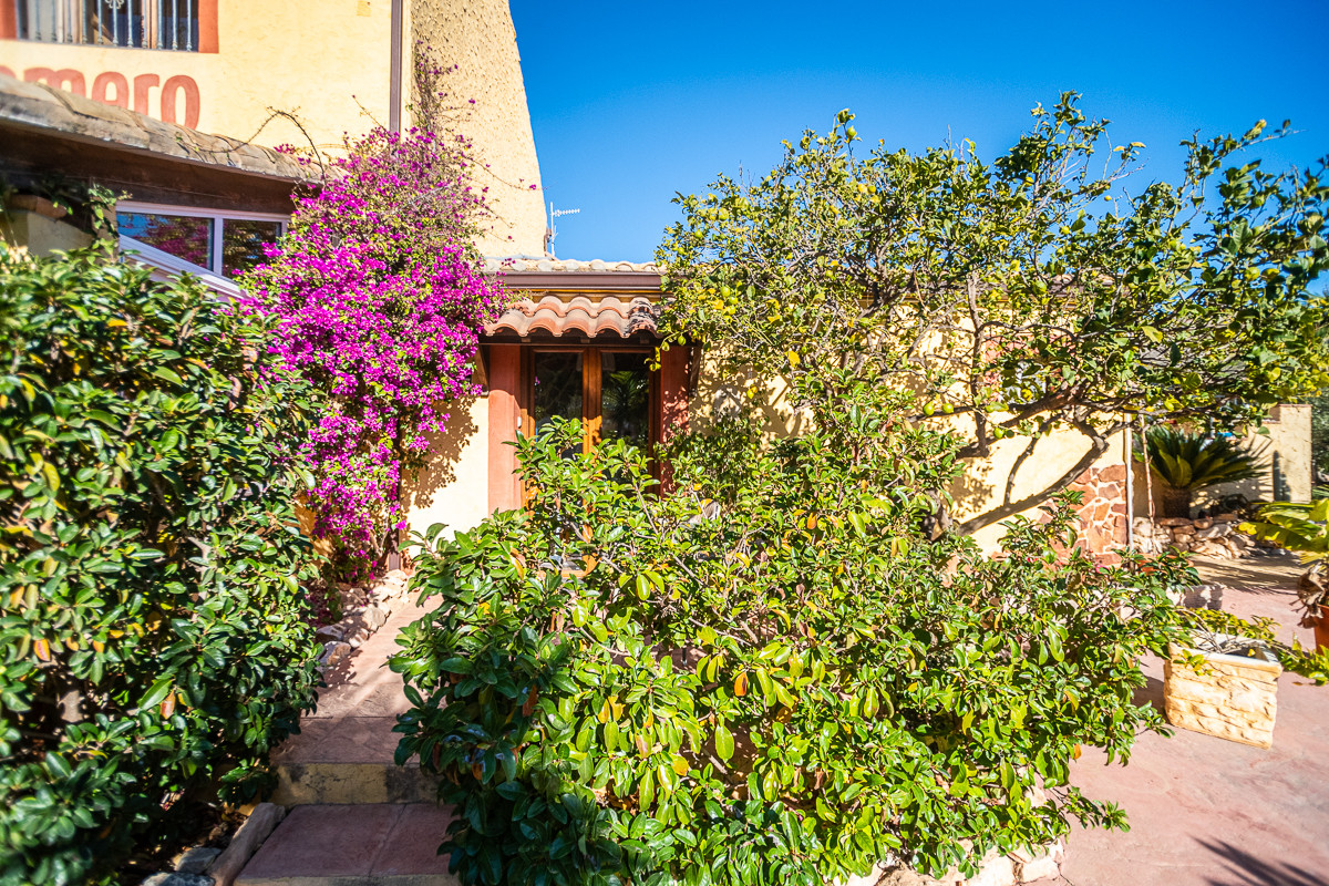 6 Bed Commercial unit for sale in Hondón De Las Nieves Costa Blanca, Alicante, Spain