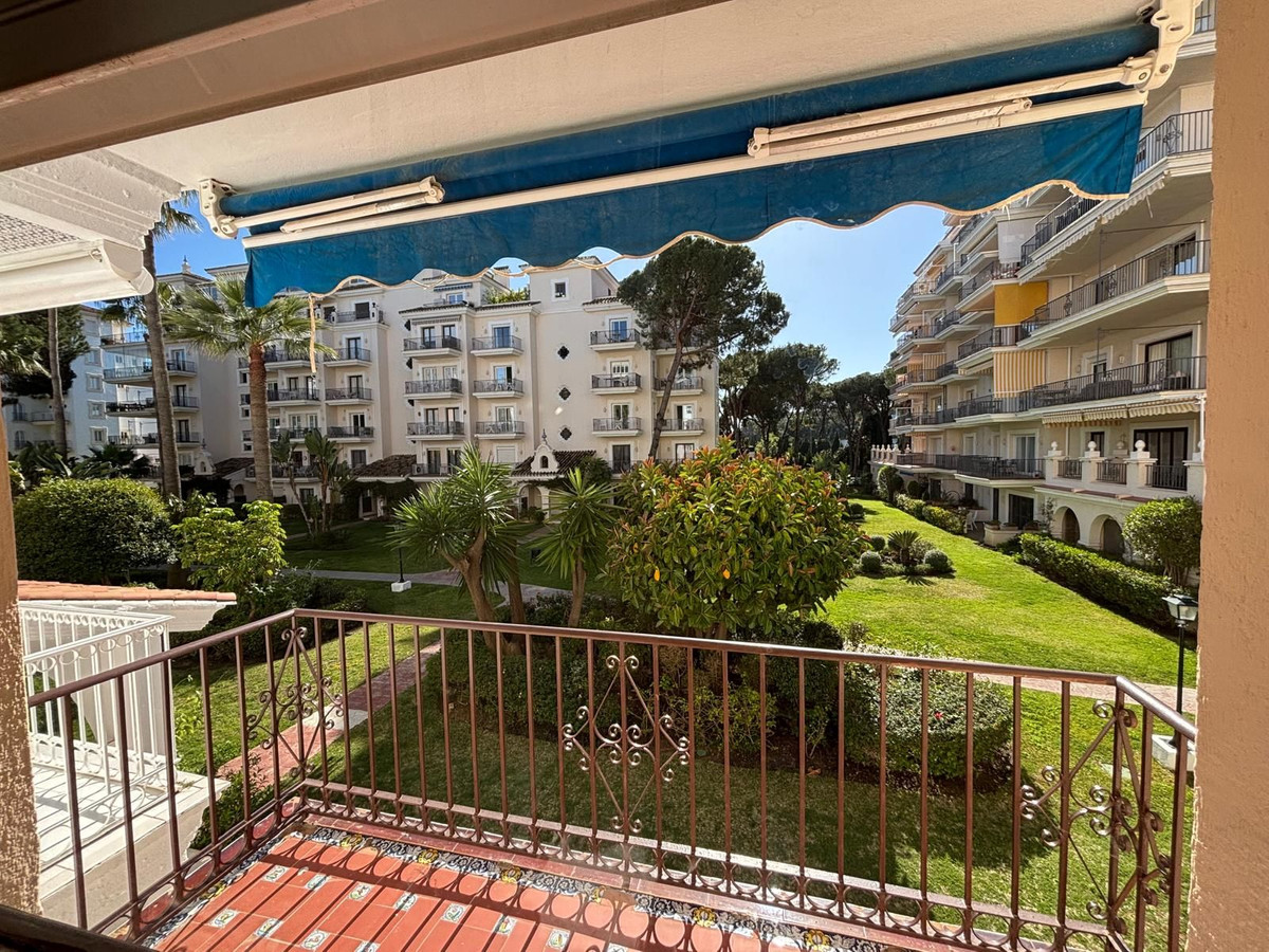 3 Bed Apartment for sale in Nueva Andalucía Costa Del Sol, Málaga, Spain