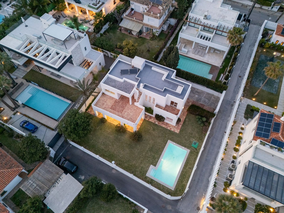 Se vende Villa - Chalet de 5 dormitorios en Costa Del Sol, Málaga, España