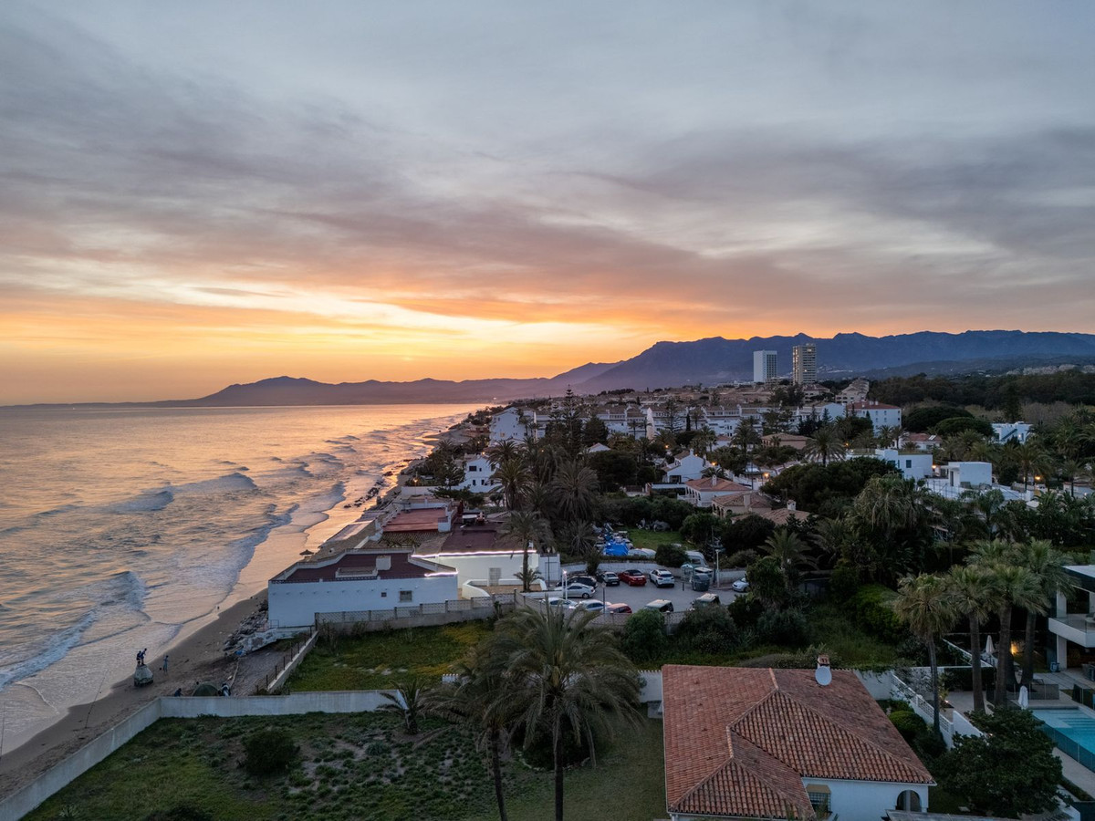 Se vende Villa - Chalet de 5 dormitorios en Costa Del Sol, Málaga, España