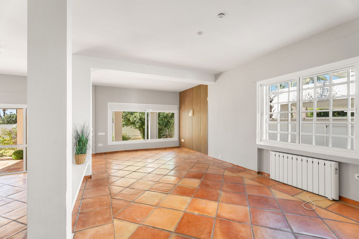 Se vende Villa - Chalet de 5 dormitorios en Costa Del Sol, Málaga, España