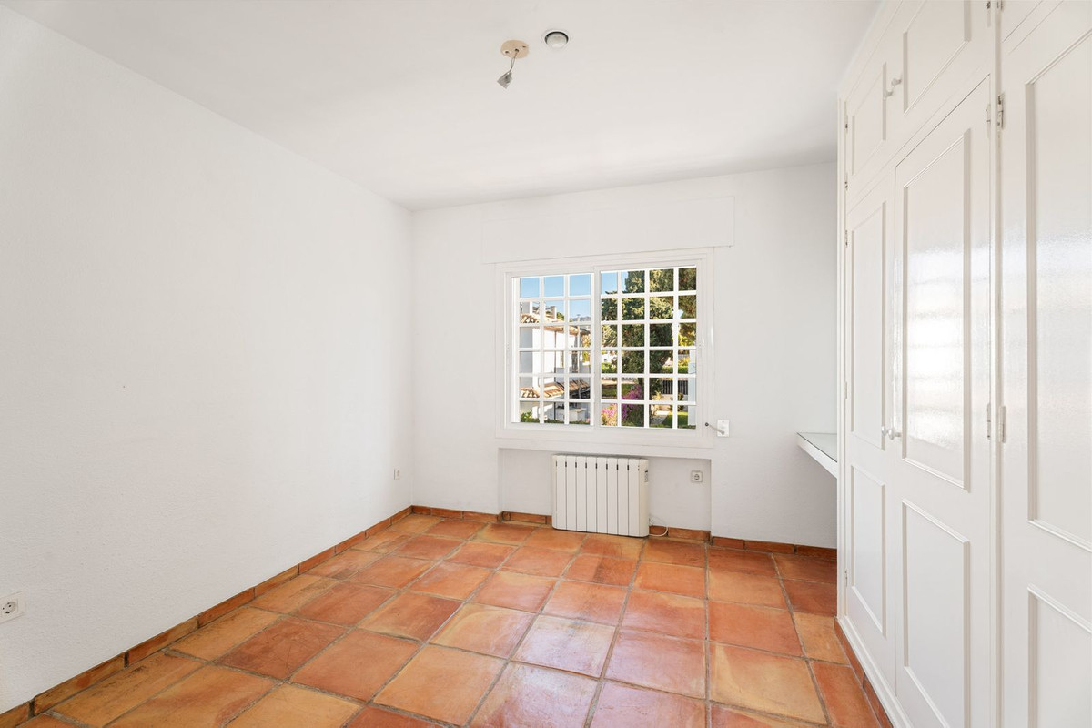Se vende Villa - Chalet de 5 dormitorios en Costa Del Sol, Málaga, España