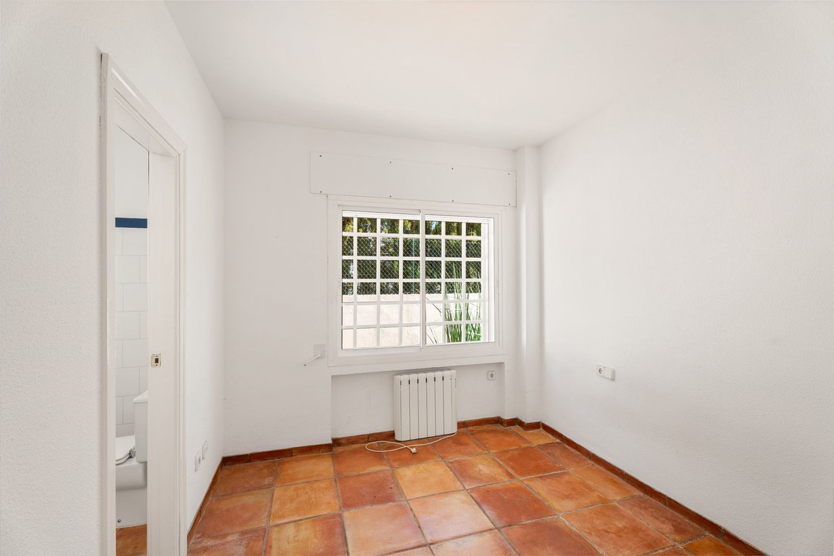 Se vende Villa - Chalet de 5 dormitorios en Costa Del Sol, Málaga, España