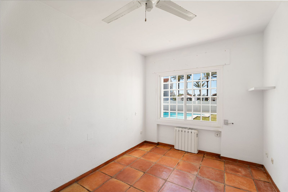 Se vende Villa - Chalet de 5 dormitorios en Costa Del Sol, Málaga, España