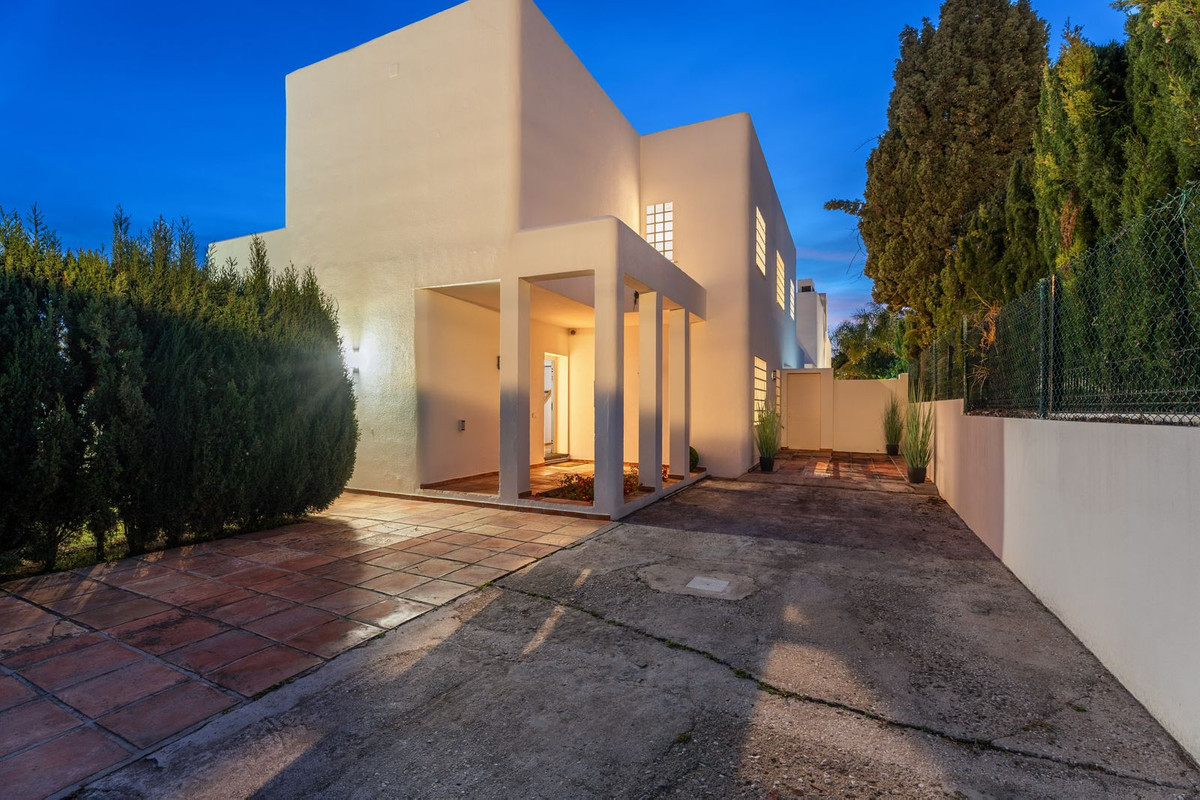Se vende Villa - Chalet de 5 dormitorios en Costa Del Sol, Málaga, España