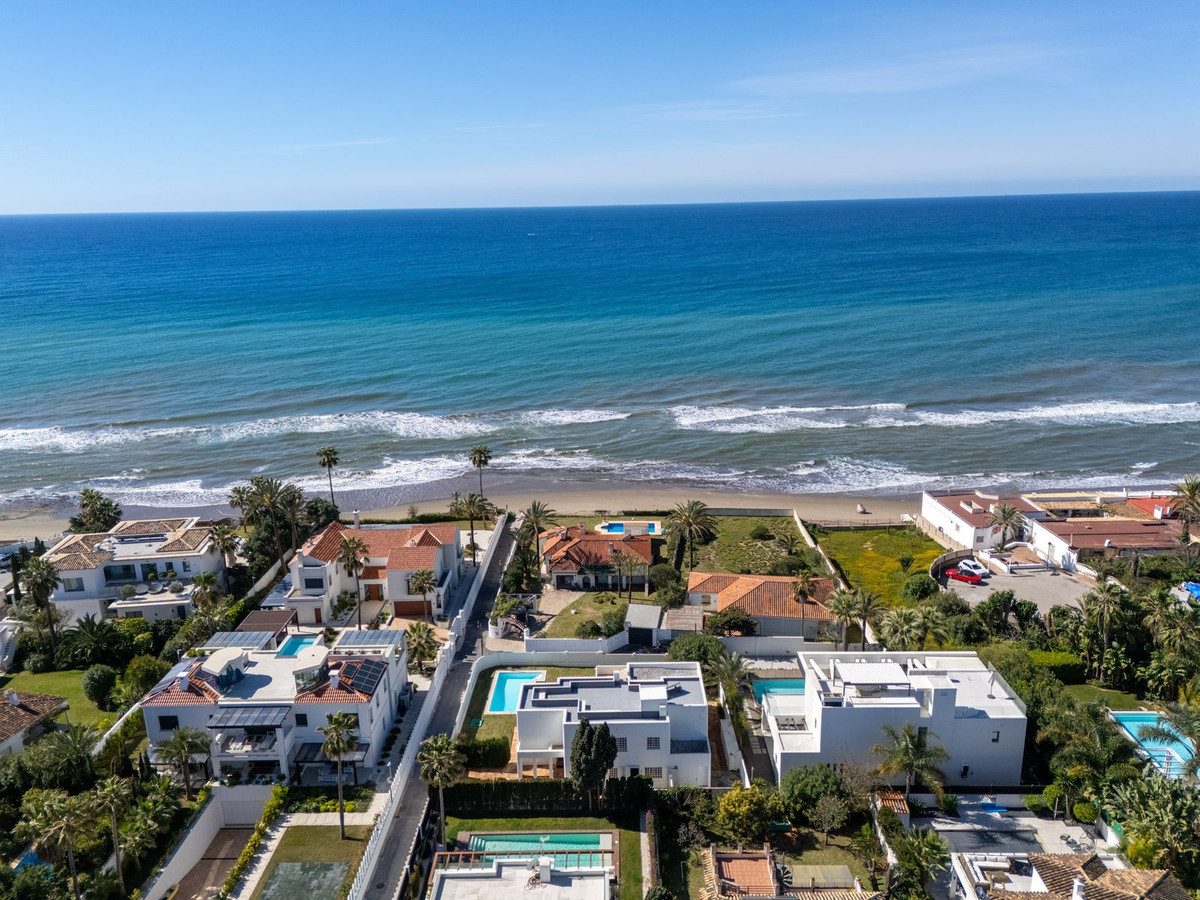 Se vende Villa - Chalet de 5 dormitorios en Costa Del Sol, Málaga, España