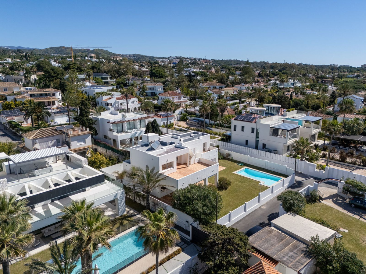 Se vende Villa - Chalet de 5 dormitorios en Costa Del Sol, Málaga, España