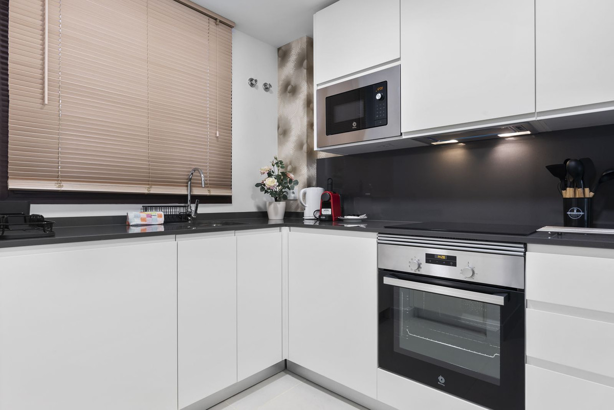 2 Bed Apartment for sale in Fuengirola Costa Del Sol, Málaga, Spain