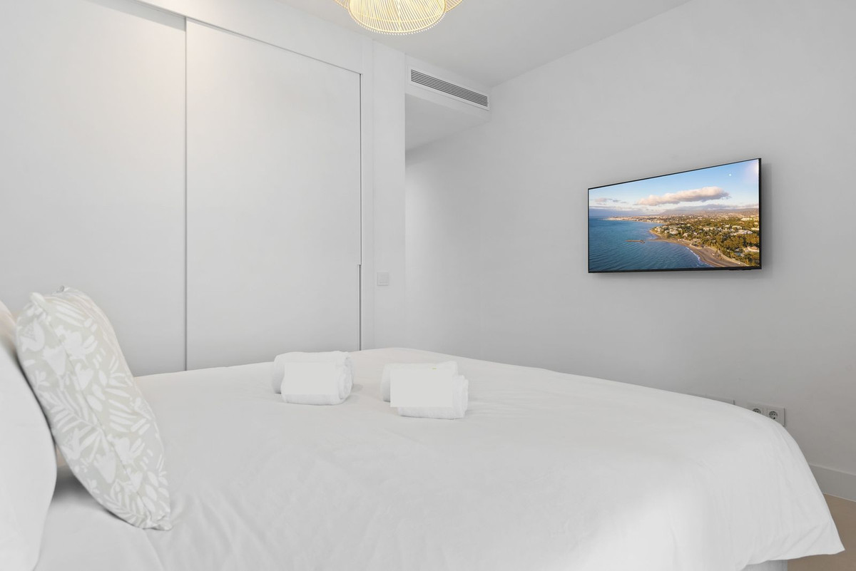 2 Bed Apartment for sale in Fuengirola Costa Del Sol, Málaga, Spain