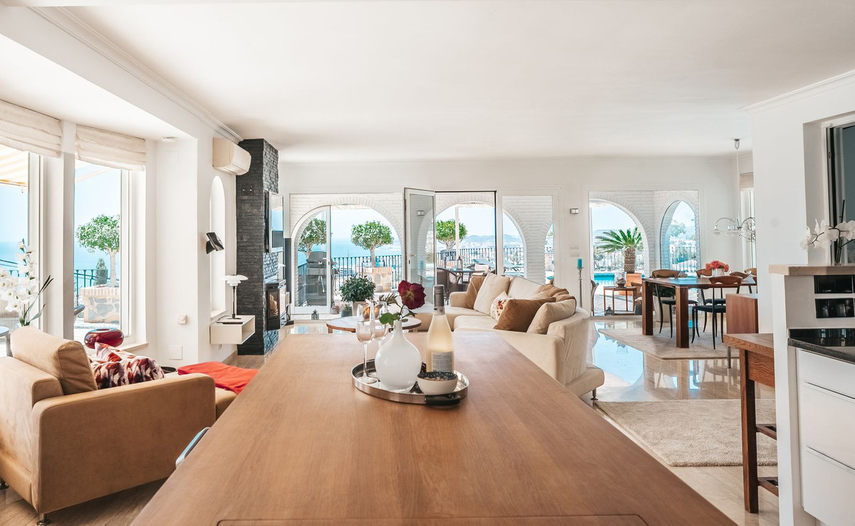 Se vende Villa - Chalet de 4 dormitorios en Costa Del Sol, Málaga, España