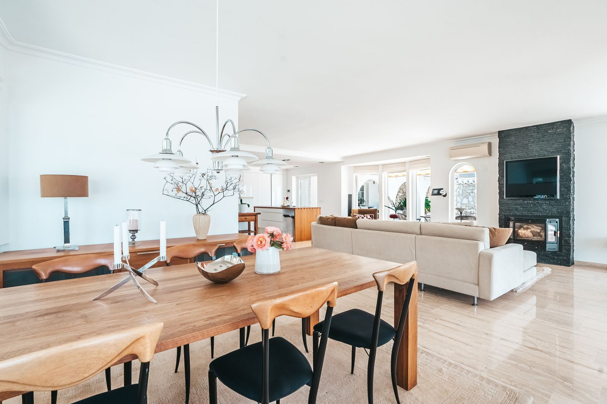 Se vende Villa - Chalet de 4 dormitorios en Costa Del Sol, Málaga, España