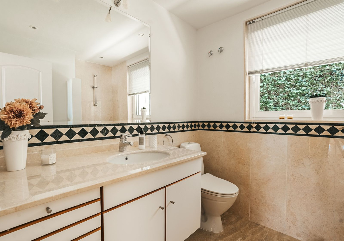 Se vende Villa - Chalet de 4 dormitorios en Costa Del Sol, Málaga, España