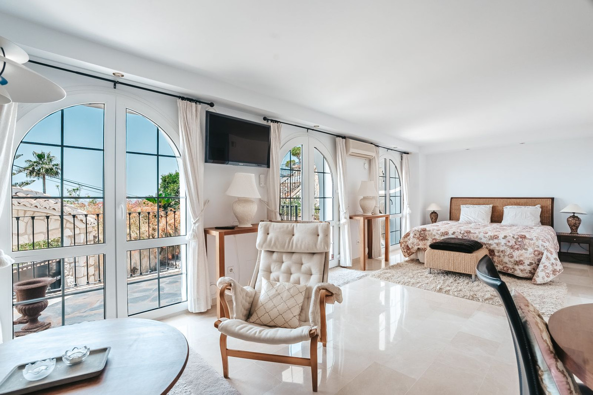 Se vende Villa - Chalet de 4 dormitorios en Costa Del Sol, Málaga, España