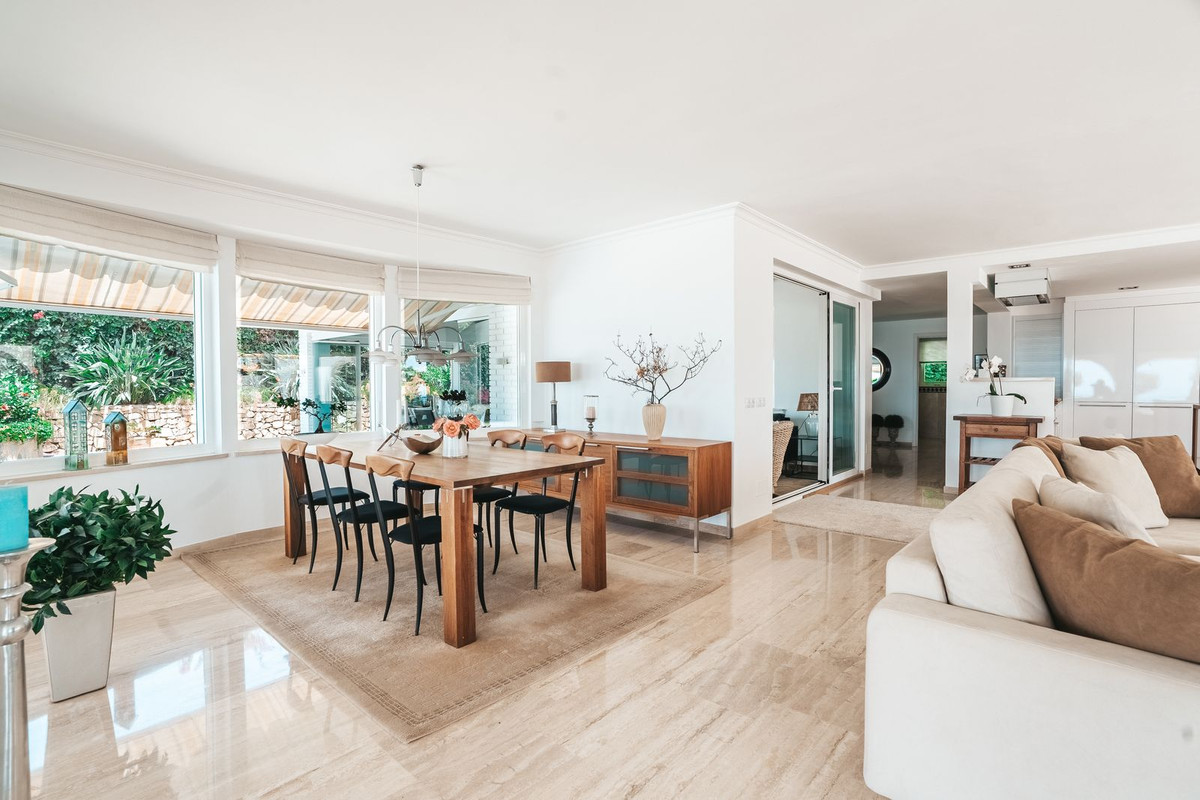 Se vende Villa - Chalet de 4 dormitorios en Costa Del Sol, Málaga, España