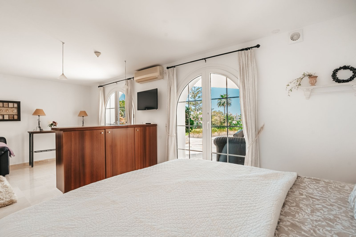 Se vende Villa - Chalet de 4 dormitorios en Costa Del Sol, Málaga, España