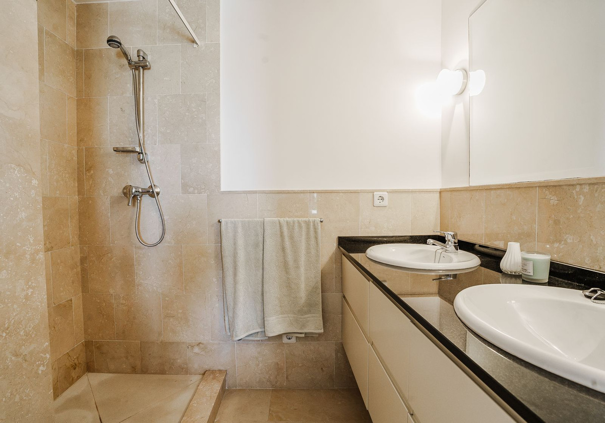 Se vende Villa - Chalet de 4 dormitorios en Costa Del Sol, Málaga, España