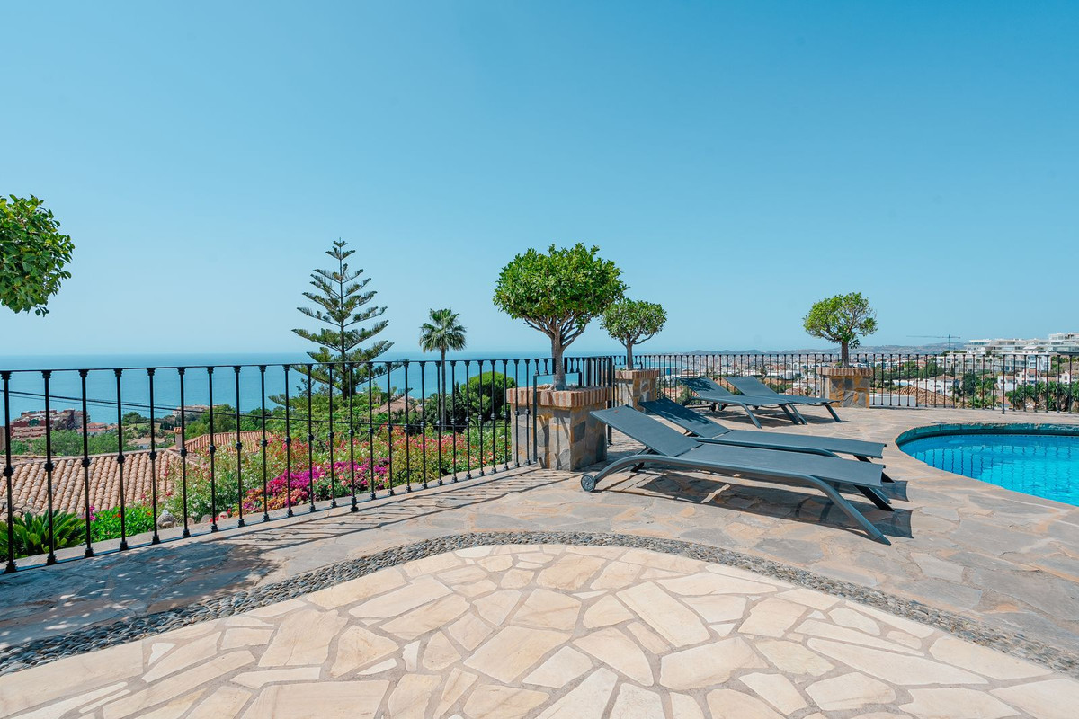 Se vende Villa - Chalet de 4 dormitorios en Costa Del Sol, Málaga, España