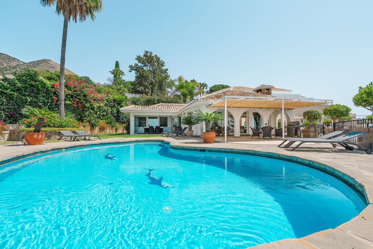 Se vende Villa - Chalet de 4 dormitorios en Costa Del Sol, Málaga, España