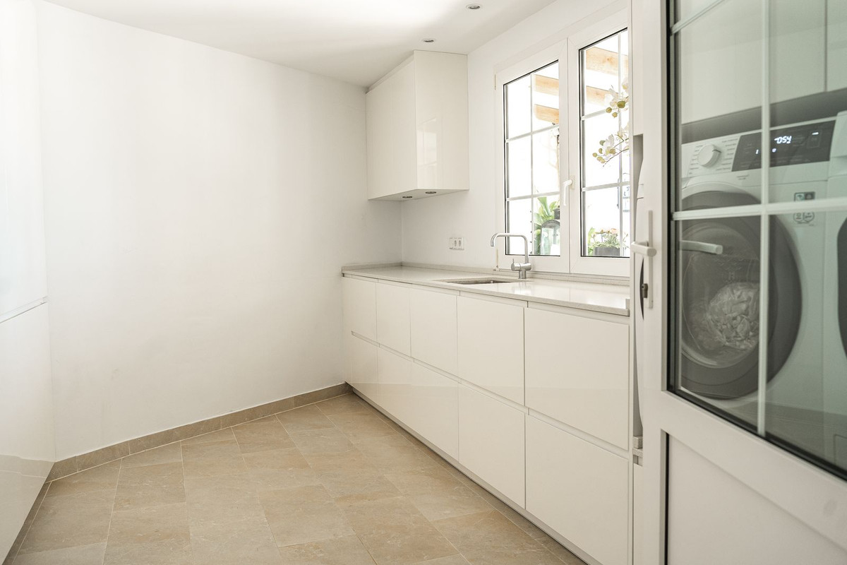 Se vende Villa - Chalet de 4 dormitorios en Costa Del Sol, Málaga, España