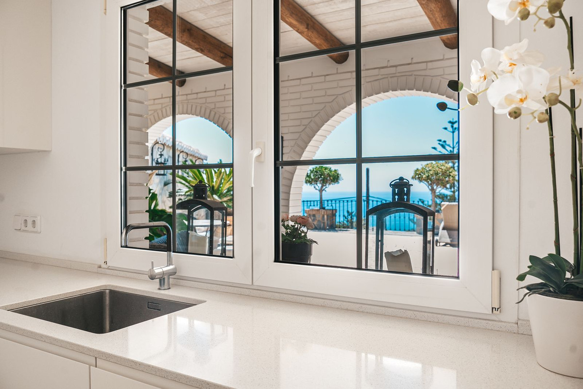 Se vende Villa - Chalet de 4 dormitorios en Costa Del Sol, Málaga, España