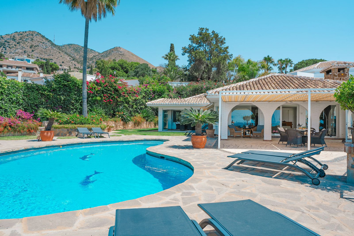 Se vende Villa - Chalet de 4 dormitorios en Costa Del Sol, Málaga, España