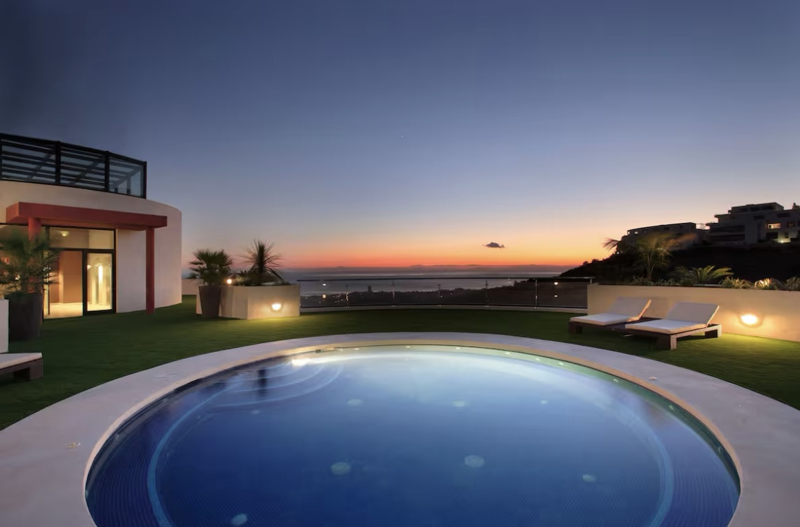 Se vende Apartamento Planta Media de 2 dormitorios en Costa Del Sol, Málaga, España