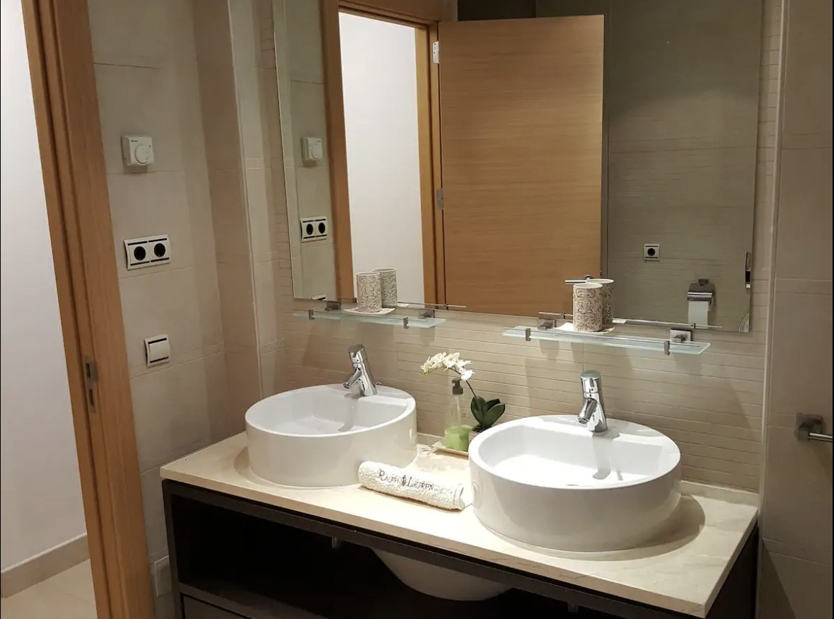 Se vende Apartamento Planta Media de 2 dormitorios en Costa Del Sol, Málaga, España