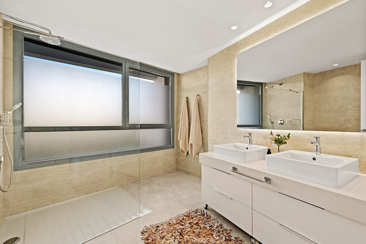 4 Bed Apartment for sale in Santa Clara Costa Del Sol, Málaga, Spain