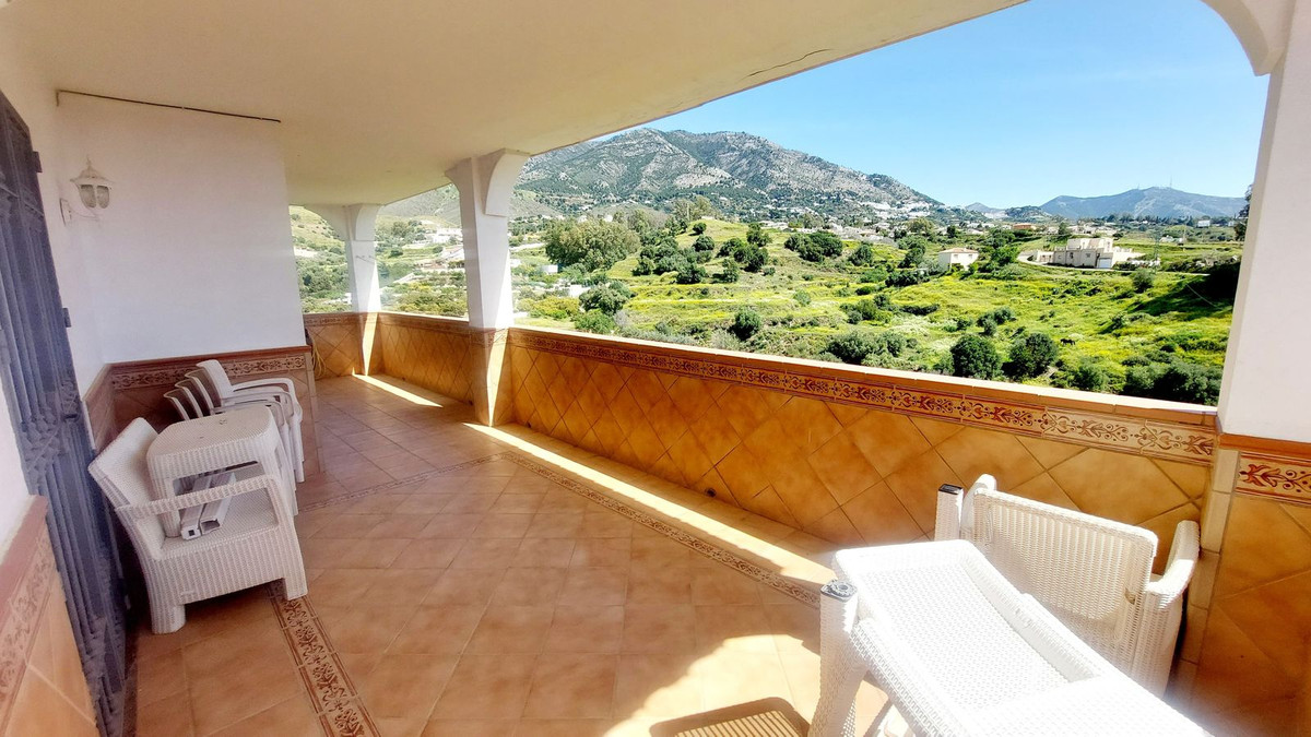 5 Bed Townhouse for sale in Mijas Costa Del Sol, Málaga, Spain