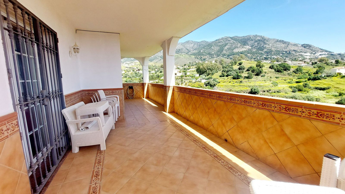 5 Bed Townhouse for sale in Mijas Costa Del Sol, Málaga, Spain