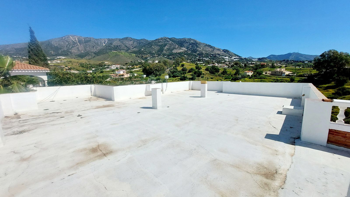 5 Bed Townhouse for sale in Mijas Costa Del Sol, Málaga, Spain